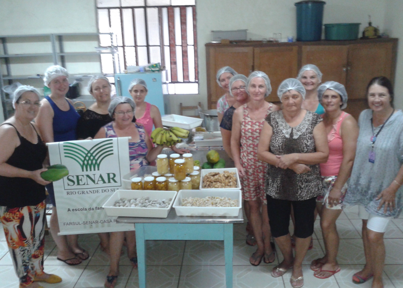 POLÍTICAS DA MULHER PROMOVE CURSO DE PROCESSAMENTO DE FRUTAS